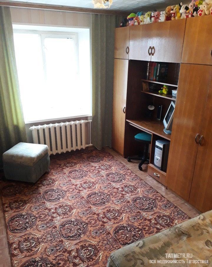 Продажа / Квартиры, Бугульма, Владимира Ленина улица, 2 000 000 Продается большая 2-комнатная квартира в 9-этажном доме из кирпича. Окна выходят на улицу, солнечная сторона.... - 1