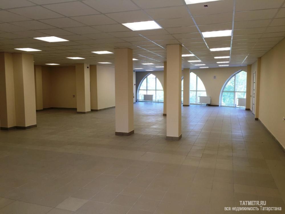 Коммерческая / Продажа / Офисы, Казань, Курашова улица, 170 000 Адрес: ул. Курашева, дом 20 Этаж/ линия: 2/1 Цена кв.м.: 400 р/мес. + к.у. Площадь: 431 кв.м - 1