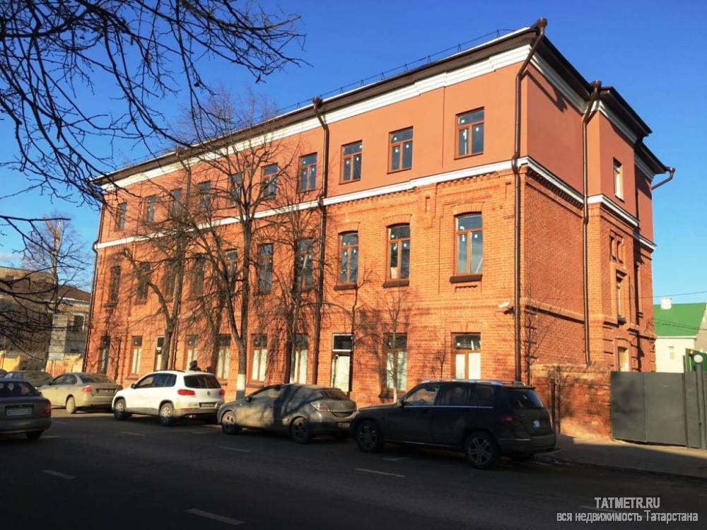 Коммерческая / Аренда / Офисы, Казань, большая Красная улица, 600 3 этажа. Этаж = 300 кв.м. 5 отд вх. групп. Ставка от 600 р/кв.м. в мес., 20 парк. мест Свободная планировка,...