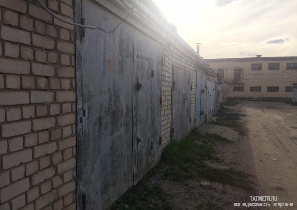 Продажа / Гаражи, Казань, Оренбургский тракт, 400 000 Продается гараж в ГК на Оренбургском тракте с централизованной охраной. ГК расположен напротив деревни Универсиады...