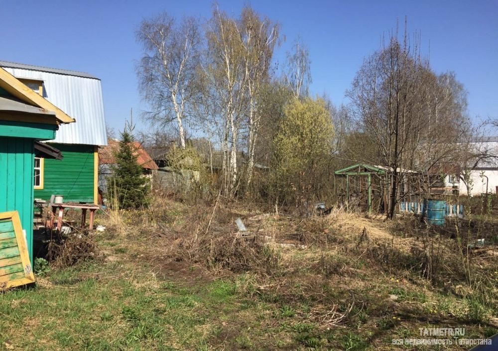 Продажа / Дачи, Казань, Торфяная улица, 1 200 000 Продаю дачу 6 соток, 2-х этажный дощатый домик, из 3-х комнат, одна комната бревенчатая. Печь в данной комнате.... - 1