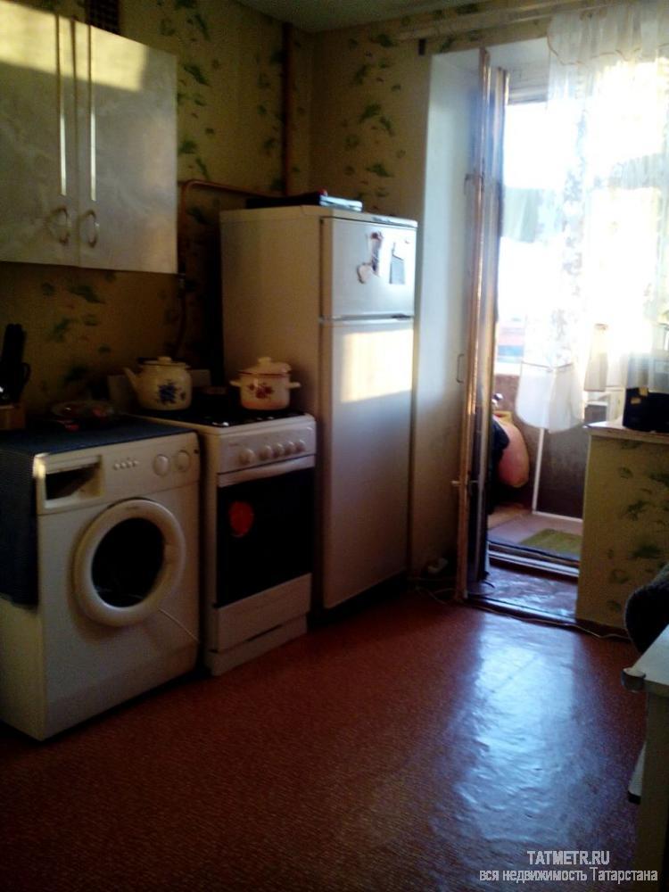 Продажа / Квартиры, Волжск, Орджоникидзе улица, 950 000 Продается хорошая квартира в г. Волжск. Просторная кухня, из кухни имеется выход на застекленную лоджию (пластиковый... - 2