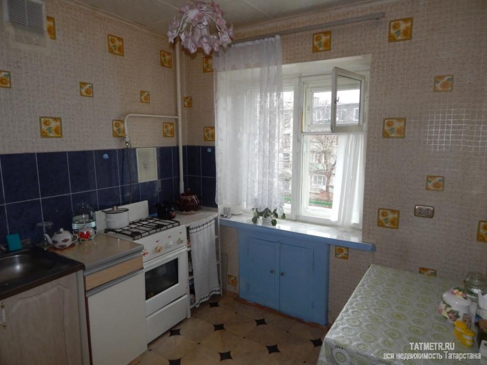 Продажа / Квартиры, Волжск, Энгельса улица, 810 000 Хорошая однокомнатная квартира в городе Волжск. Теплая, уютная, окна на солнечную сторону. Заменены межкомнатные... - 2
