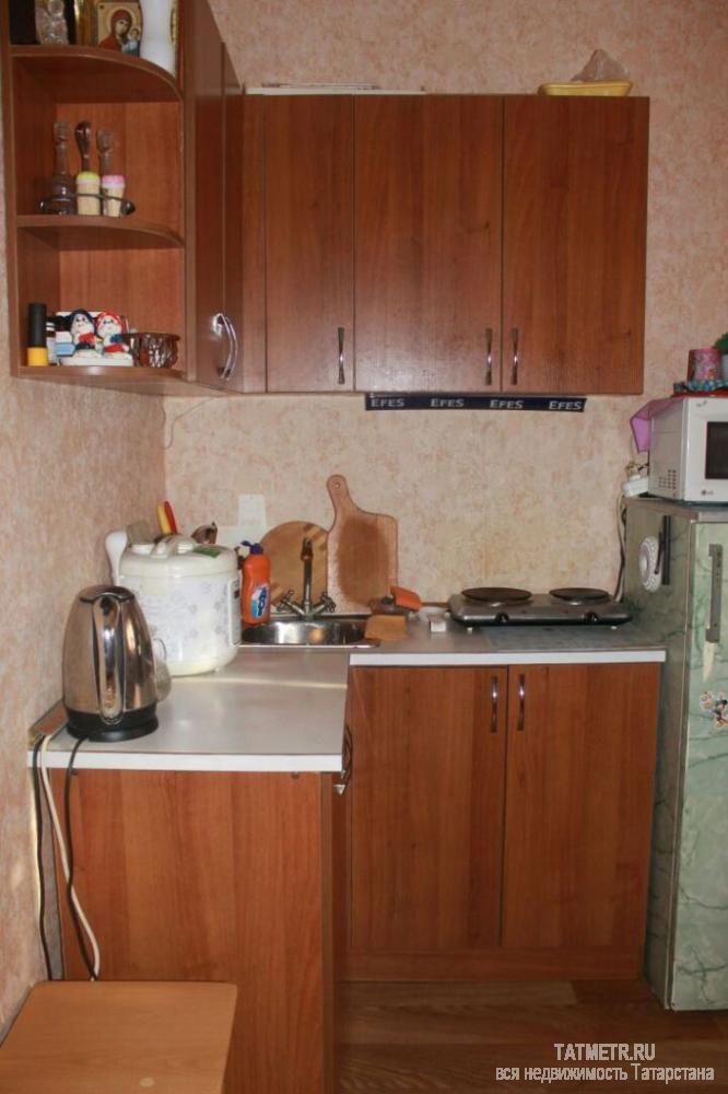 Продажа / Квартиры, Зеленодольск, Заикина улица, 800 000 Отличная гостинка в городе Зеленодольске. Квартира светлая, теплая. Сделан хороший ремонт. Окно - стеклопакет. С/у в... - 3
