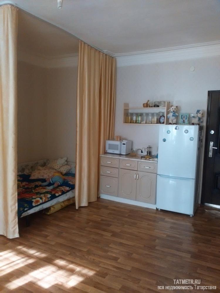 Продажа / Комнаты, Зеленодольск, Рогачева улица, 600 000 Отличная комната в самом центре города Зеленодольска. В комнате сделан хороший ремонт. Полы утеплены, балкон... - 2