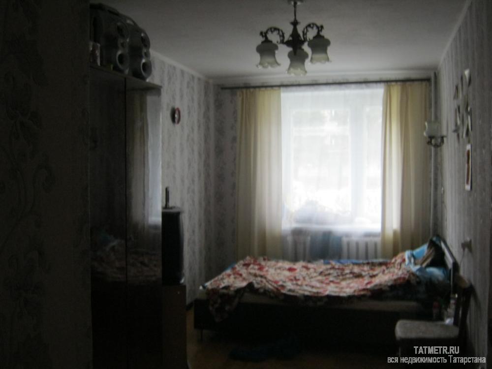 Хорошая квартира в центре города Зеленодольска. Квартира просторная, одна комната отдельная, две - 'вагончиком'.... - 2