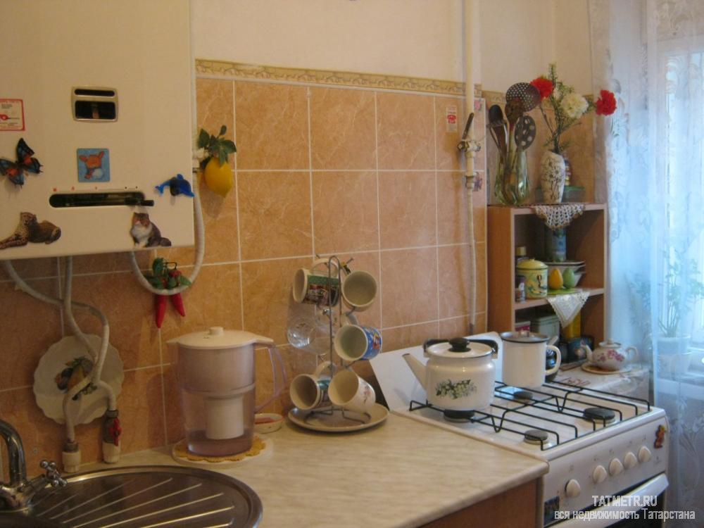 Продажа / Квартиры, Зеленодольск, Комсомольская улица, 1 200 000 Хорошая квартира в самом центре г. Зеленодольск. Квартира большая, светлая, теплая, с высокими потолками. В квартире... - 2