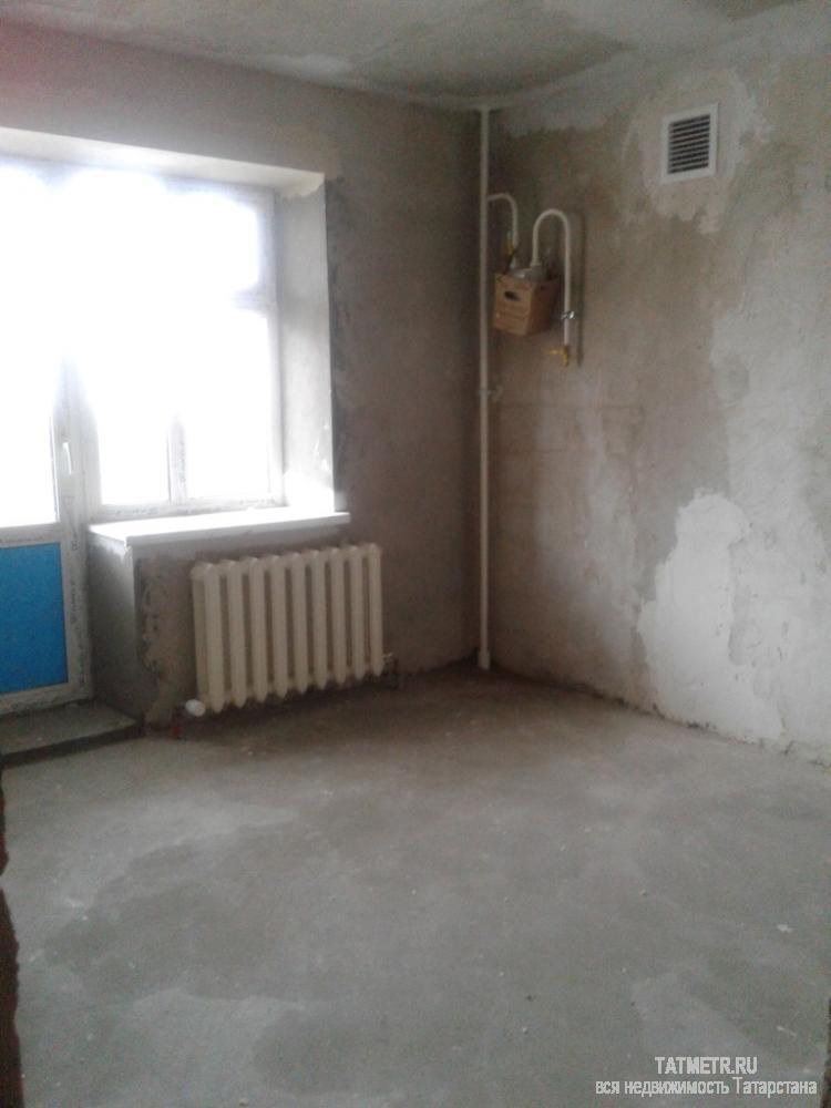 Продажа / Квартиры, Зеленодольск, Шустова улица, 1 800 000 Отличная квартира в предчистовой отделке в г. Зеленодольск. Комната с нишей. Кухня большая, имеется выход на... - 2
