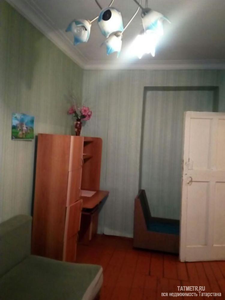 Аренда / Комнаты, Зеленодольск, Декабристов улица, 4 000 Сдается хорошая комната в коммунальной квартире в г. Зеленодольск. Из мебели имеется диван, стол, кресло, шкаф. Из... - 1