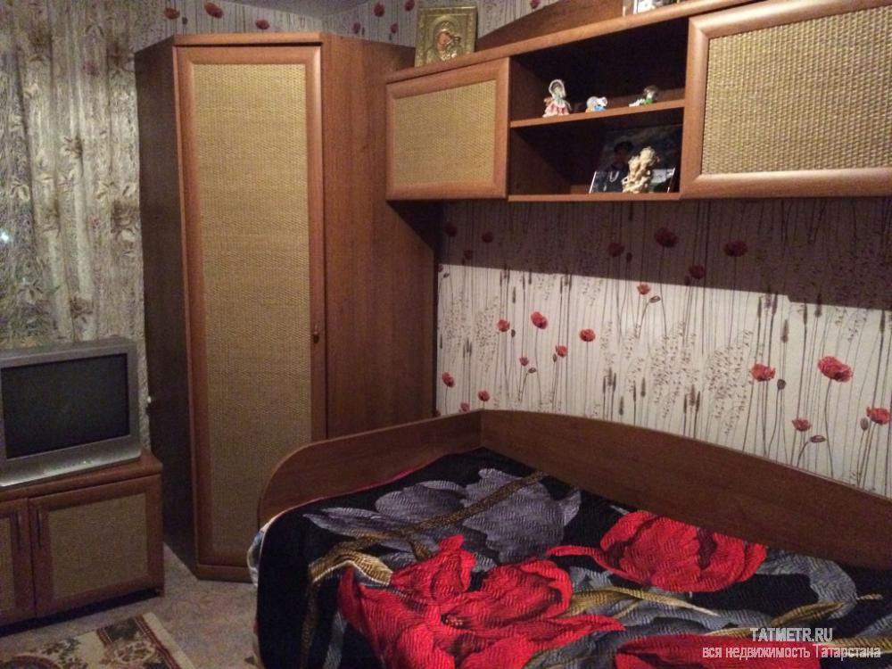Аренда / Комнаты, Зеленодольск, Комарова улица, 4 500 Сдаётся отличная комната в двухкомнатной квартире в г. Зеленодольск. В комнате: кровать, шкаф, стол, стул, стиральная... - 1