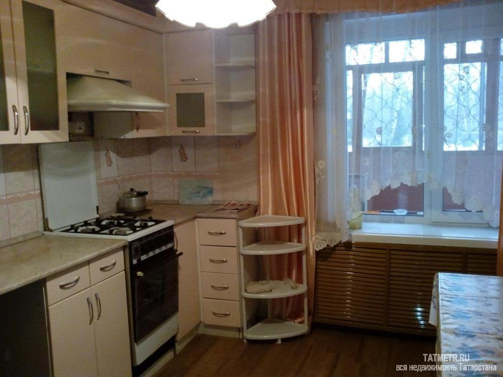 Продажа / Квартиры, Зеленодольск, Столичная улица, 2 100 000 Отличная двухкомнатная квартира в центре мкр. Мирный, г. Зеленодольск. Комнаты просторные, уютные, раздельные, в... - 2