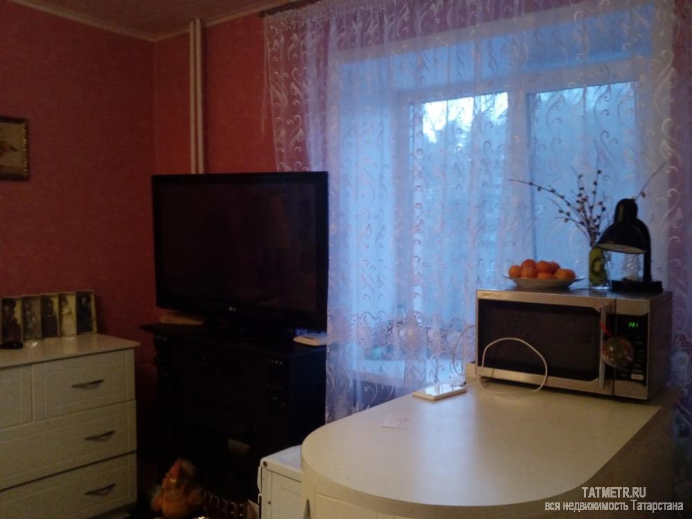 Продажа / Комнаты, Зеленодольск, Татарстан улица, 580 000 Отличная комната в г. Зеленодольск. Комната светлая, тёплая, после ремонта: заменена вся проводка, на полу ламинат,...