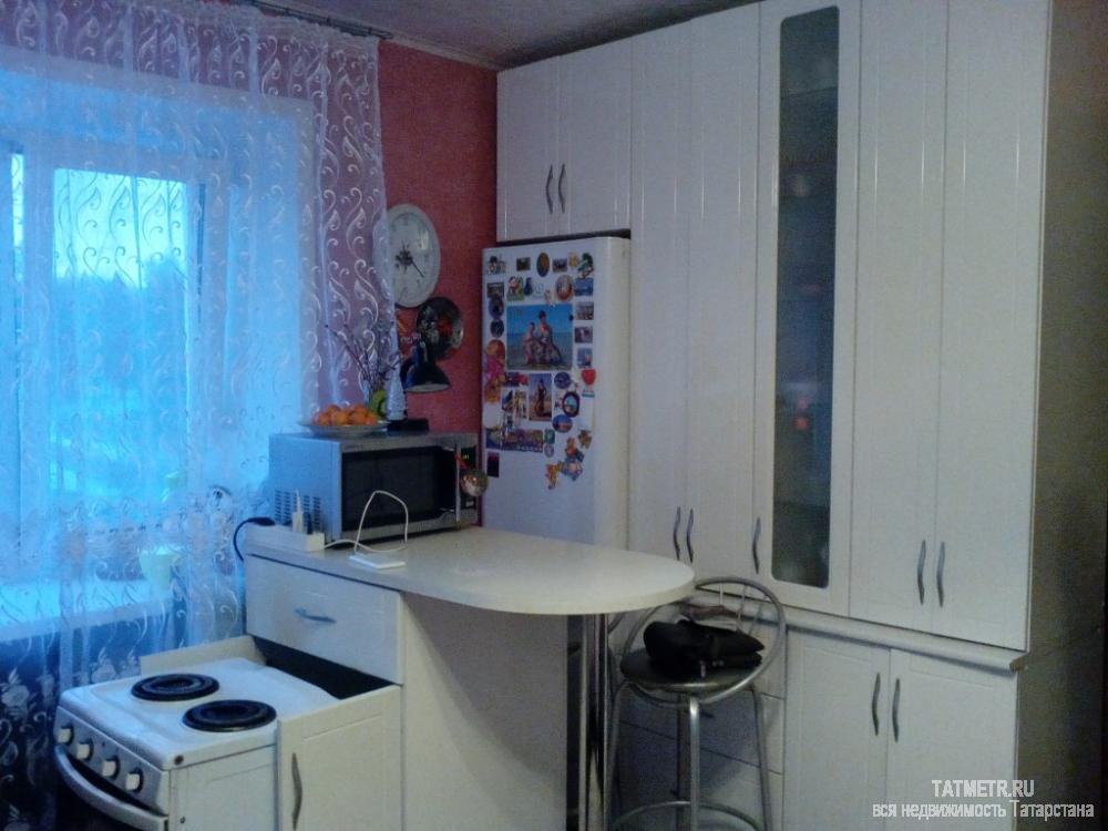 Продажа / Комнаты, Зеленодольск, Татарстан улица, 580 000 Отличная комната в г. Зеленодольск. Комната светлая, тёплая, после ремонта: заменена вся проводка, на полу ламинат,... - 2