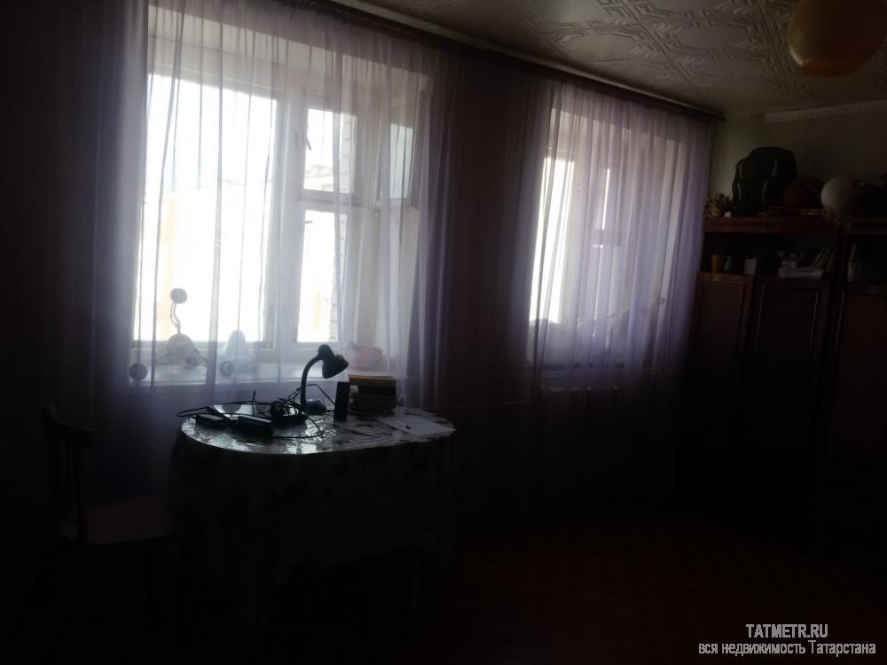 Продажа / Квартиры, Зеленодольск, Комарова улица, 2 950 000 Хорошая квартира в г. Зеленодольске, в центре мкр. Мирный. Квартира теплая, светлая. Все комнаты большие, раздельные.... - 2