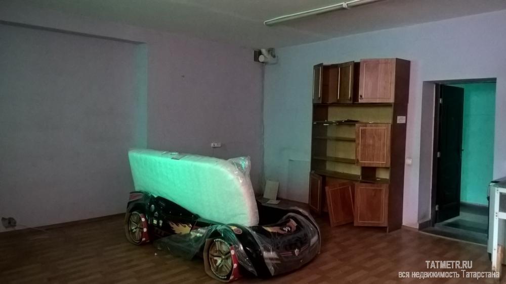Коммерческая / Продажа / Офисы, Зеленодольск, Королева улица, 25 000 Сдается в аренду помещение на первой линий от проезжей части в г. Зеленодольск. Просторная комната площадью 30 кв.м....