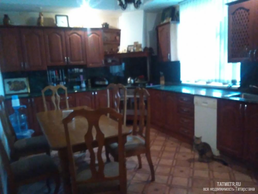 Продажа / Дома и коттеджи, Зеленодольск, Куйбышева улица, 6 100 000 Отличный коттедж в городе Зеленодольск. Большой, просторный, светлый дом. На первом этаже холл, гардеробная, зал,... - 4