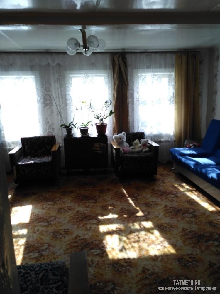 Продажа / Дома и коттеджи, Волжск, Люксембург 1-я улица, 2 300 000 Хороший бревенчатый дом с большим кирпичным пристроем в городе Волжске. Дом благоустроенный, участок ровный,...