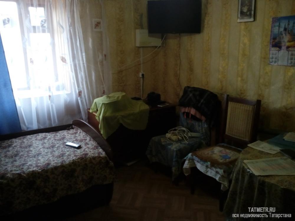 Продажа / Дома и коттеджи, Васильево, Юбилейная улица, 1 900 000 Продается хороший кирпичный дом в пгт. Васильево. В доме три комнаты: большой, светлый зал, две спальни, кухня. Окна... - 2