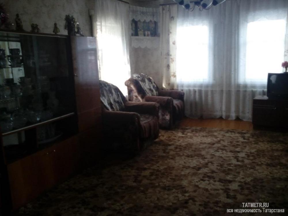 Продажа / Дома и коттеджи, Васильево, Стахановская улица, 2 200 000 Продается хороший дом в пгт. Васильево. В доме три комнаты: большой, светлый зал, спальня, гостиная, кухня. Окна... - 1