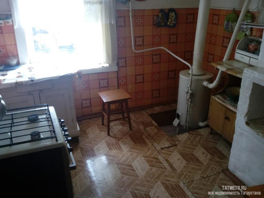 Продажа / Дома и коттеджи, Васильево, Стахановская улица, 2 200 000 Продается хороший дом в пгт. Васильево. В доме три комнаты: большой, светлый зал, спальня, гостиная, кухня. Окна... - 4