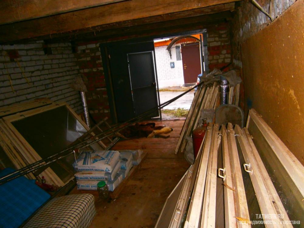 Продажа / Гаражи, Васильево, Солнечная улица, 230 000 Отличный гараж в пгт. Васильево. Гараж кирпичный, с железобетонными перекрытиями. Ворота железные, есть место для... - 2