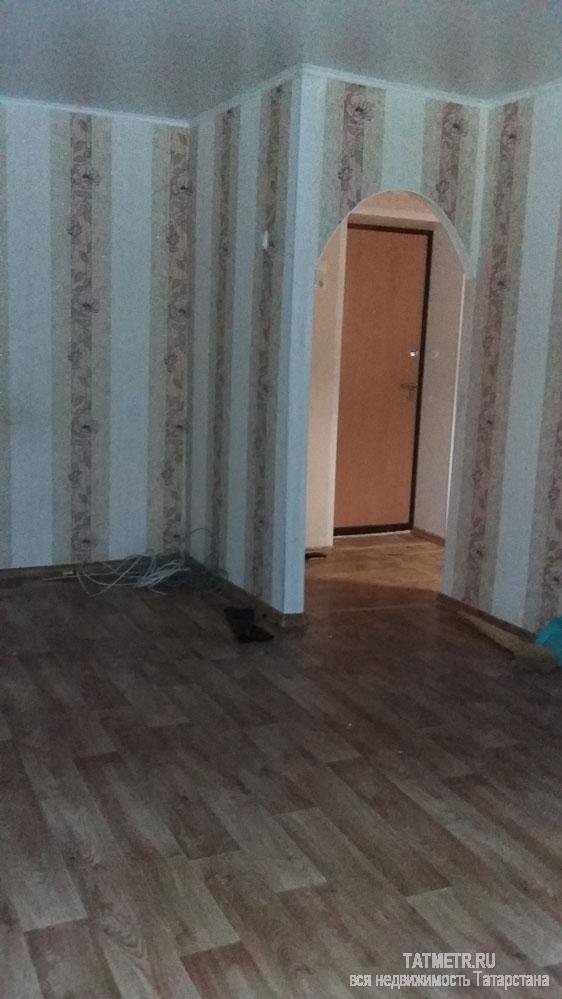 Продажа / Квартиры, Альметьевск, Дружбы улица, 1 200 000 2-х Квартира продается по цене 1 ком квартиры. Окна пластиковые, дверь гардиан, натяжные потолки, спальний гарнитур в... - 4