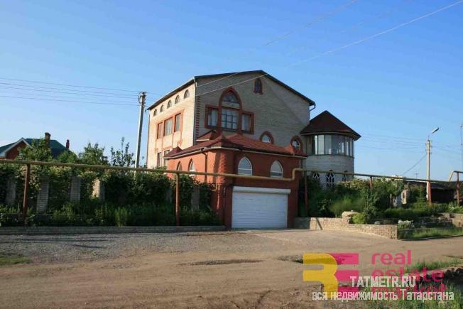 Продажа / Дома и коттеджи, Набережные Челны, 12 000 000 Продается коттедж в центре города п. Красные Челны. Коттедж большой, около 700 м.кв. Земельный участок 8 соток, есть...
