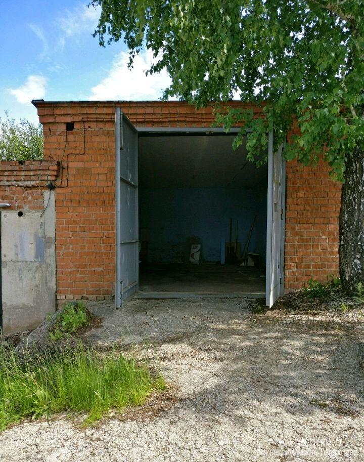 Продажа / Гаражи, Бугульма, Красноармейская улица, 200 000 Продам гараж в районе 9-ой школы (бюро ритуальных услуг, 35кв.м, высота примерно 3м (погреб, свет). Земля и гараж в... - 1