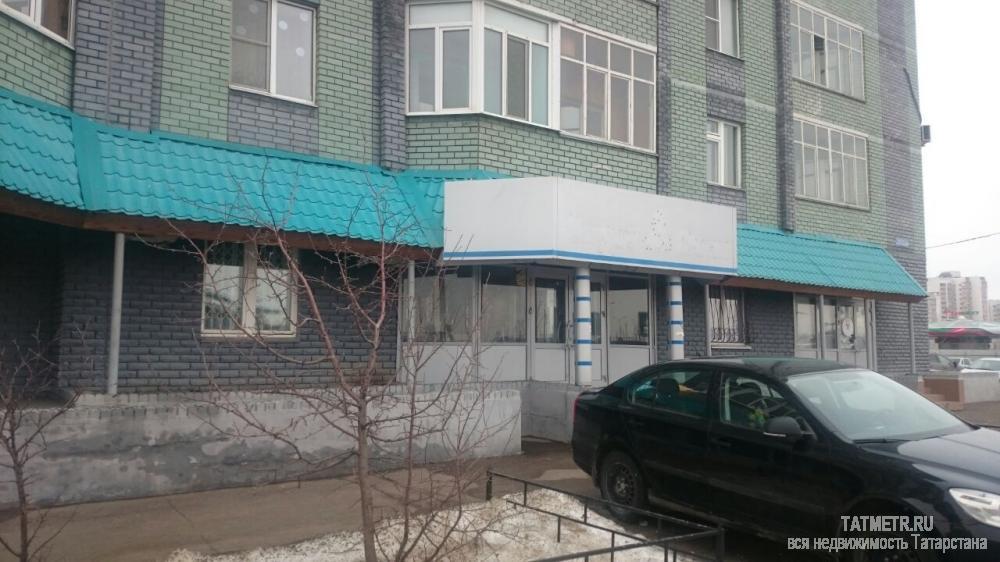 Коммерческая / Аренда / Торговые помещения, Казань, Чистопольская улица, 65 640 Сдается помещение, на первом этаже жилого дома, на первой линии по улице Чистопольская, общей площадью 109,4 кв.м....
