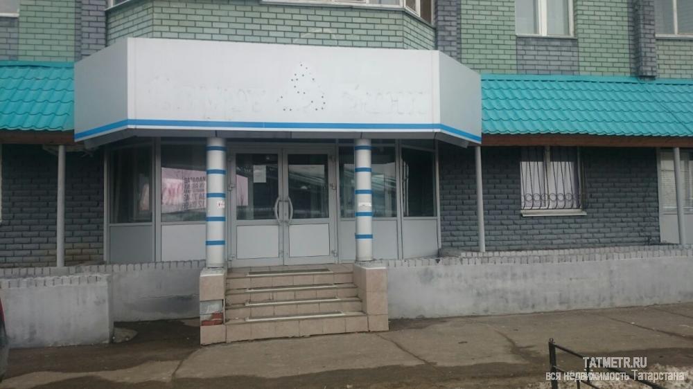 Коммерческая / Аренда / Торговые помещения, Казань, Чистопольская улица, 65 640 Сдается помещение, на первом этаже жилого дома, на первой линии по улице Чистопольская, общей площадью 109,4 кв.м.... - 1