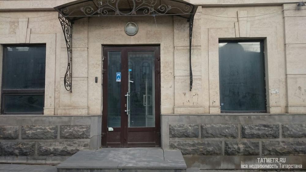Коммерческая / Аренда / Торговые помещения, Казань, Пушкина улица, 215 930 Сдается помещение свободного назначения 166,1 кв/м. Центральная улица города. Хороший автомобильный и пешеходный... - 1