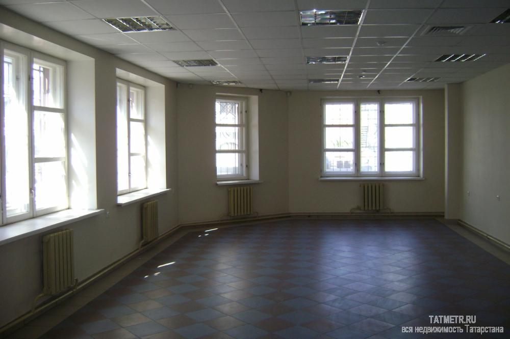 Коммерческая / Аренда / Офисы, Казань, Петербургская улица, 180 000 Аренда помещения, расположенного , в трехэтажном Административном здании, по адресу: г.Казань ул.Петербургская, д.40Б... - 4