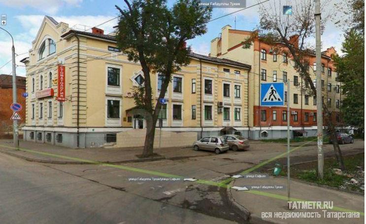 Коммерческая / Продажа / Офисы, Казань, Сафьян улица, 13 980 000 Продается третий этаж 279,6кв. в уютном БЦ в центре города. Чистовая отделка, на полу плитка, на стенах светлые обои,...