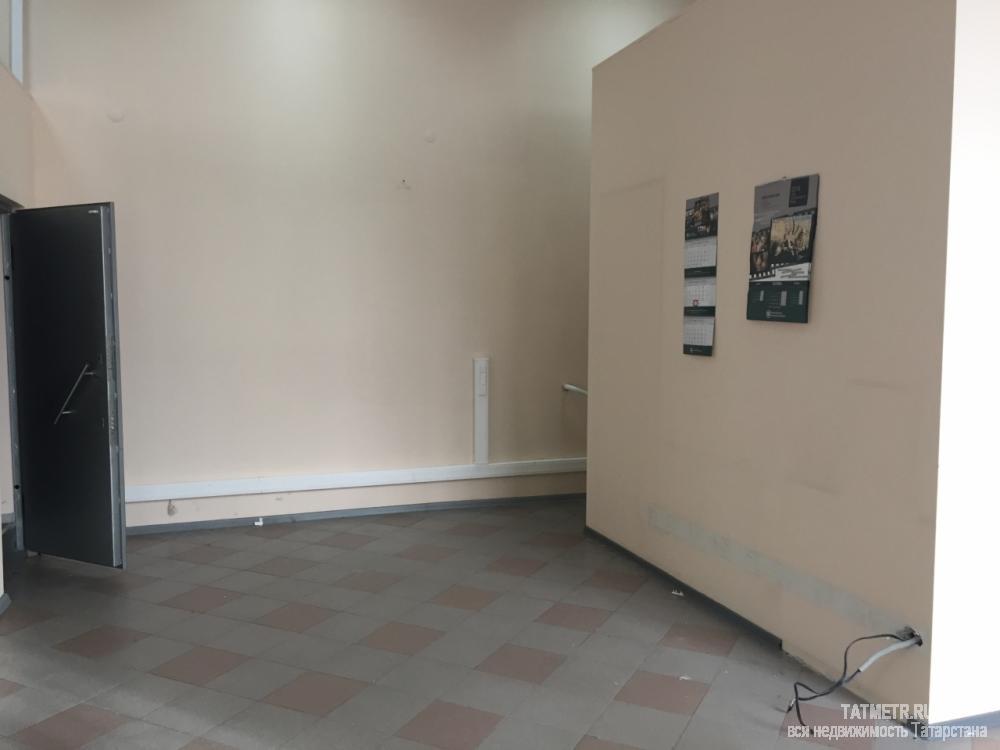 Коммерческая / Аренда / Офисы, Казань, Островского улица, 126 400 Бывшее помещение регионального коммерческого банка. Все осталось на своих местах, для получения лицензии под... - 1