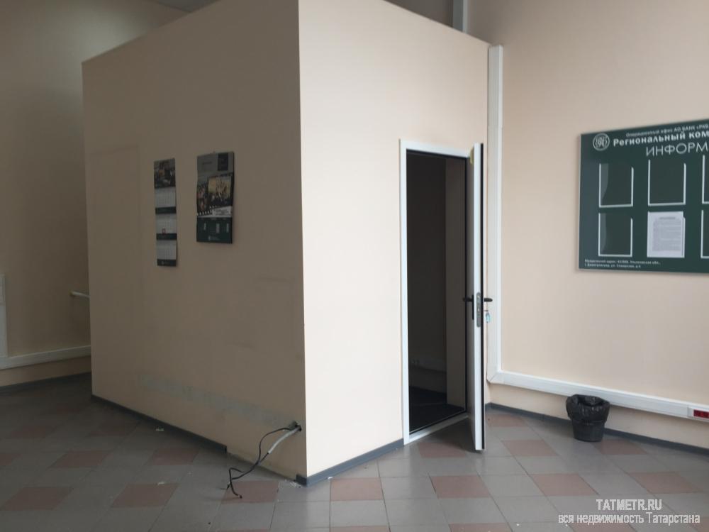Коммерческая / Аренда / Офисы, Казань, Островского улица, 126 400 Бывшее помещение регионального коммерческого банка. Все осталось на своих местах, для получения лицензии под... - 5