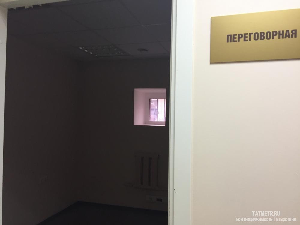 Коммерческая / Аренда / Офисы, Казань, Островского улица, 126 400 Бывшее помещение регионального коммерческого банка. Все осталось на своих местах, для получения лицензии под... - 9