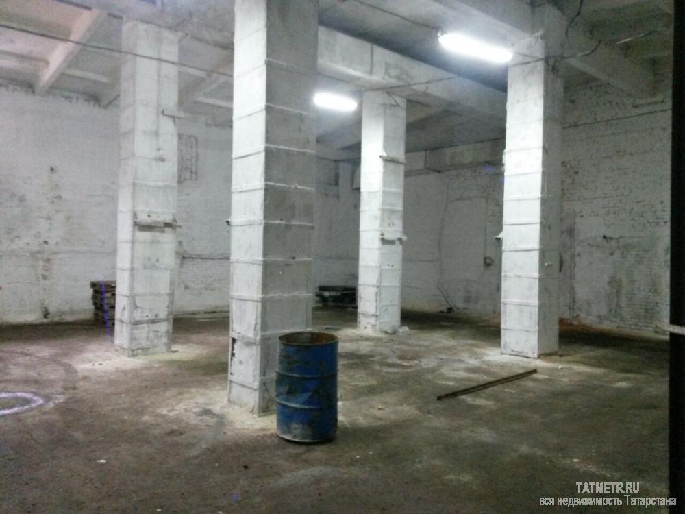 Коммерческая / Аренда / Производство и склады, Казань, Гвардейская улица, 100 000 Сдается полуподвальный Склад с температурой от 0 до 5 градусов. Удобный заезд для газелей электричество 220/380,... - 1