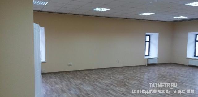 Коммерческая / Аренда / Офисы, Казань, Петербургская улица, 32 200 Сдаются помещения от 30 до 200 кв.м. В 4х этажном здании. имеется собственная парковка, охрана, коммунальные платежи... - 4