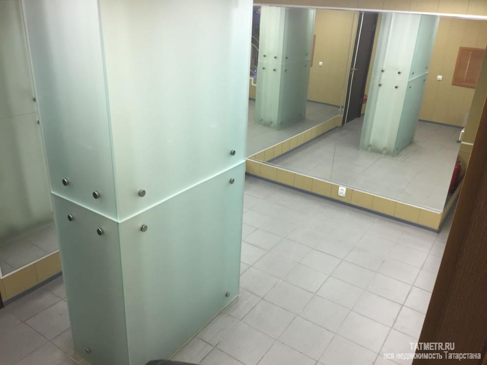 Коммерческая / Продажа / Офисы, Казань, Петербургская улица, 54 900 000 Продаётся помещение 683 кв.м. в центре города г. Казань. Ул. Петербургская корпус IT парка. Диван и кресло в бонус 4... - 2