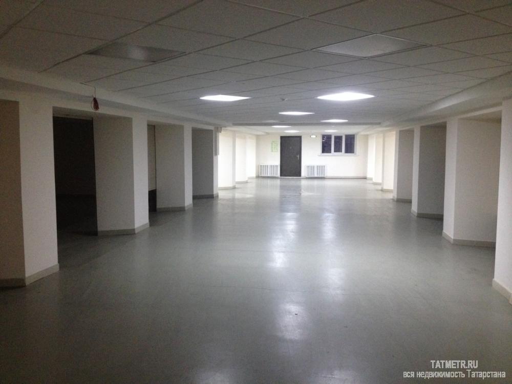 В аренду площадь формата open-space, площадью 350 метров. Подойдет под торговлю где предполагается наличие шоу-рума... - 4