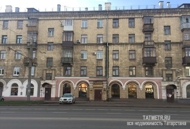 Коммерческая / Аренда / Офисы, Казань, Восстания улица, 45 000 Первая линия, первый этаж, потолки 3,7 метра, отдельный вход, большая парковка, вентиляция, кондиционирование,...