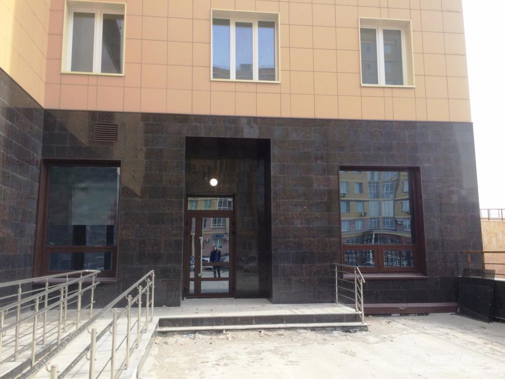 Коммерческая / Аренда / Офисы, Казань, Чистопольская улица, 35 760 000 Продается 238,4кв.м. торговой площади в Ново-Савиновском районе. Помещение имеет отдельный вход, 2 больших окна,...