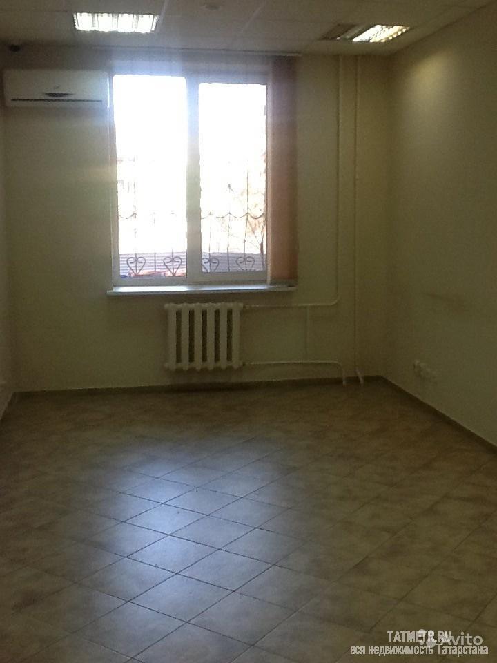 Коммерческая / Аренда / Офисы, Казань, Шаляпина улица, 68 000 Сдаётся в аренду офис на 1 ом этаже с отдельным входом. Ремонт 'без излишеств', разводка по интернету , электричеству... - 3