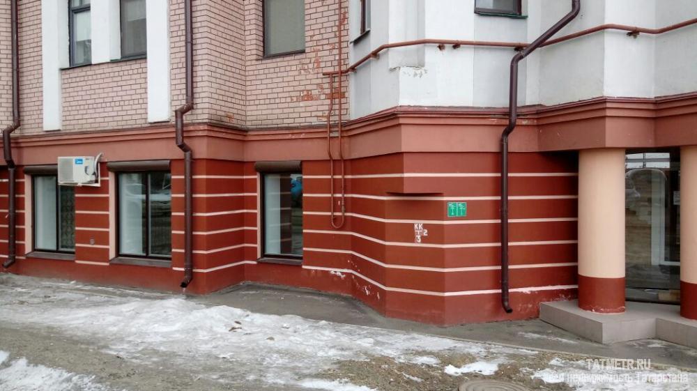 Коммерческая / Аренда / Офисы, Казань, Вишневского улица, 210 000 Помещение на первом этаже с отдельным входом с колоннами со стороны ул.Вишневского ближе к ул.Ершова. Имеется второй... - 1