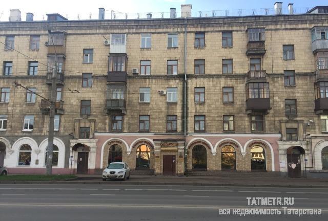 Коммерческая / Аренда / Офисы, Казань, Восстания улица, 190 000 Первая линия, первый этаж, большая парковка, отдельный вход, потолки 3,7 м, хороший ремонт, приточно-вытяжная...