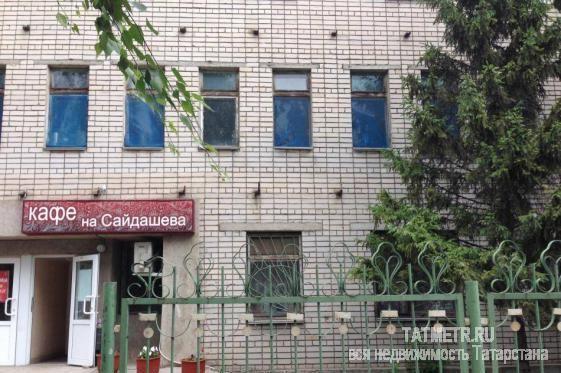 Коммерческая / Аренда / Офисы, Казань, Салиха Сайдашева улица, 42 000 Сдается помещение 120 кв. м, под магазин, офис или склад. На третьем этаже располагается мини-гостиница, что...
