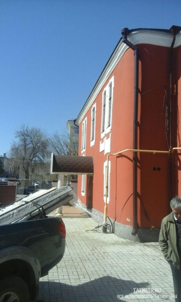 Шикарное 3х этажное архитектурное здание, в самом центре города Казани по адресу Большая Красная дом 20. 700 м2.... - 1