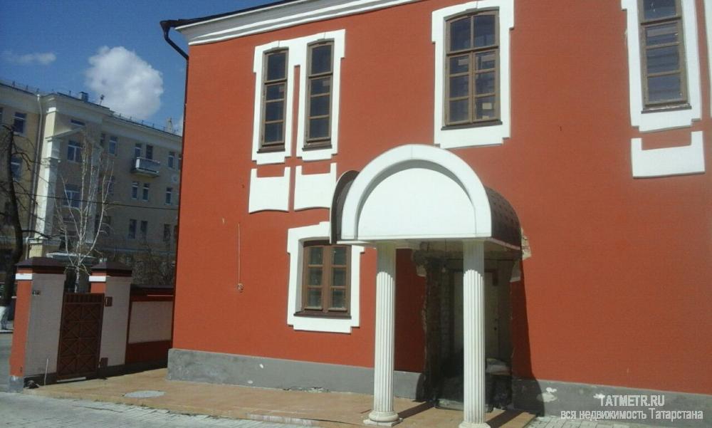 Шикарное 3х этажное архитектурное здание, в самом центре города Казани по адресу Большая Красная дом 20. 700 м2.... - 4
