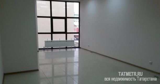 Коммерческая / Аренда / Офисы, Казань, Тази Гиззата улица, 12 500 Сдается офис 25кв. в Вахитовском районе. Светлые кабинеты. евро-ремонт, лифт, круглосуточная охрана, высота потолков... - 1