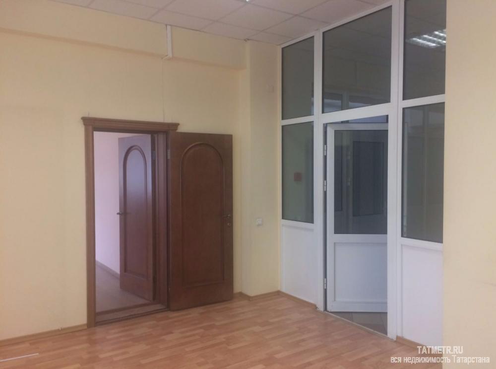 Коммерческая / Аренда / Офисы, Казань, Фатыха Амирхана улица, 6 300 Сдаются помещения свободного назначения от 10 кв.м до 76,9 кв.метров. Общая площадь помещений на 2 этаже 427 кв.м.... - 1